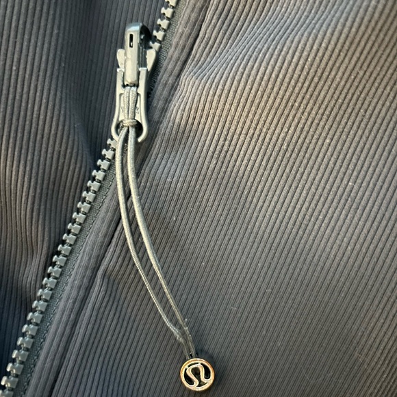 Lululemon reversible define jacket - Picture 6 of 7